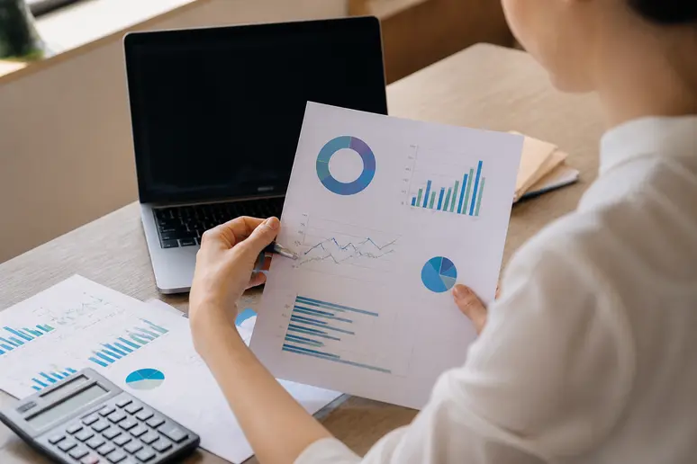 Marketer analyzing backlink profiles to boost website domain rating metrics