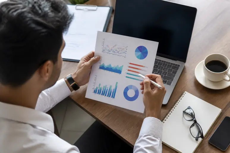 Analyzing website metrics and organic traffic data for resource page link building
